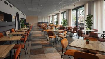 Café da manhã com buffet todos os dias mediante uma taxa