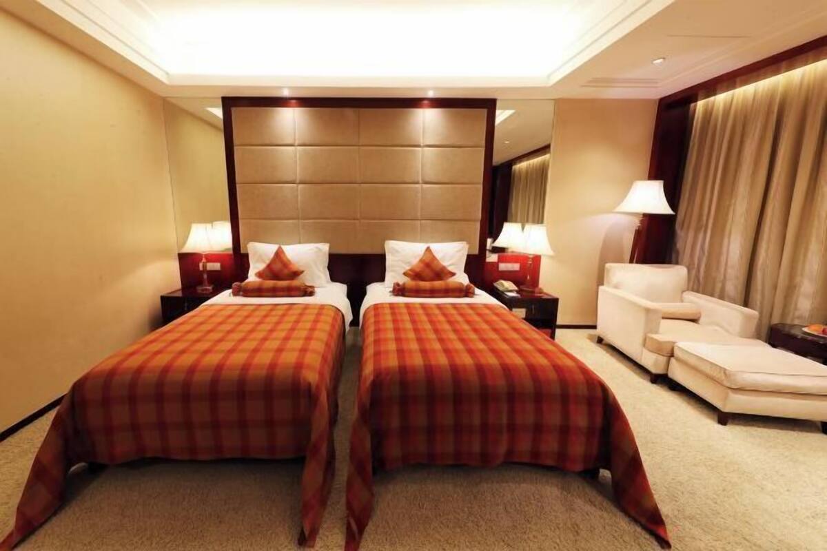 Minibar, in-room safe, cots/infant beds, alarm clocks