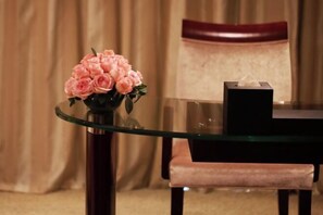 Minibar, in-room safe, cribs/infant beds, alarm clocks - Jianghong International Hotel (Yongchuan)