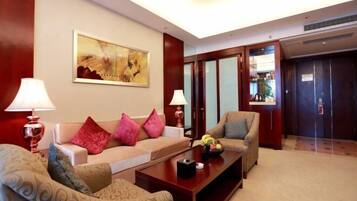 Minibar, két bảo mật tại phòng, nôi/giường cho trẻ sơ sinh