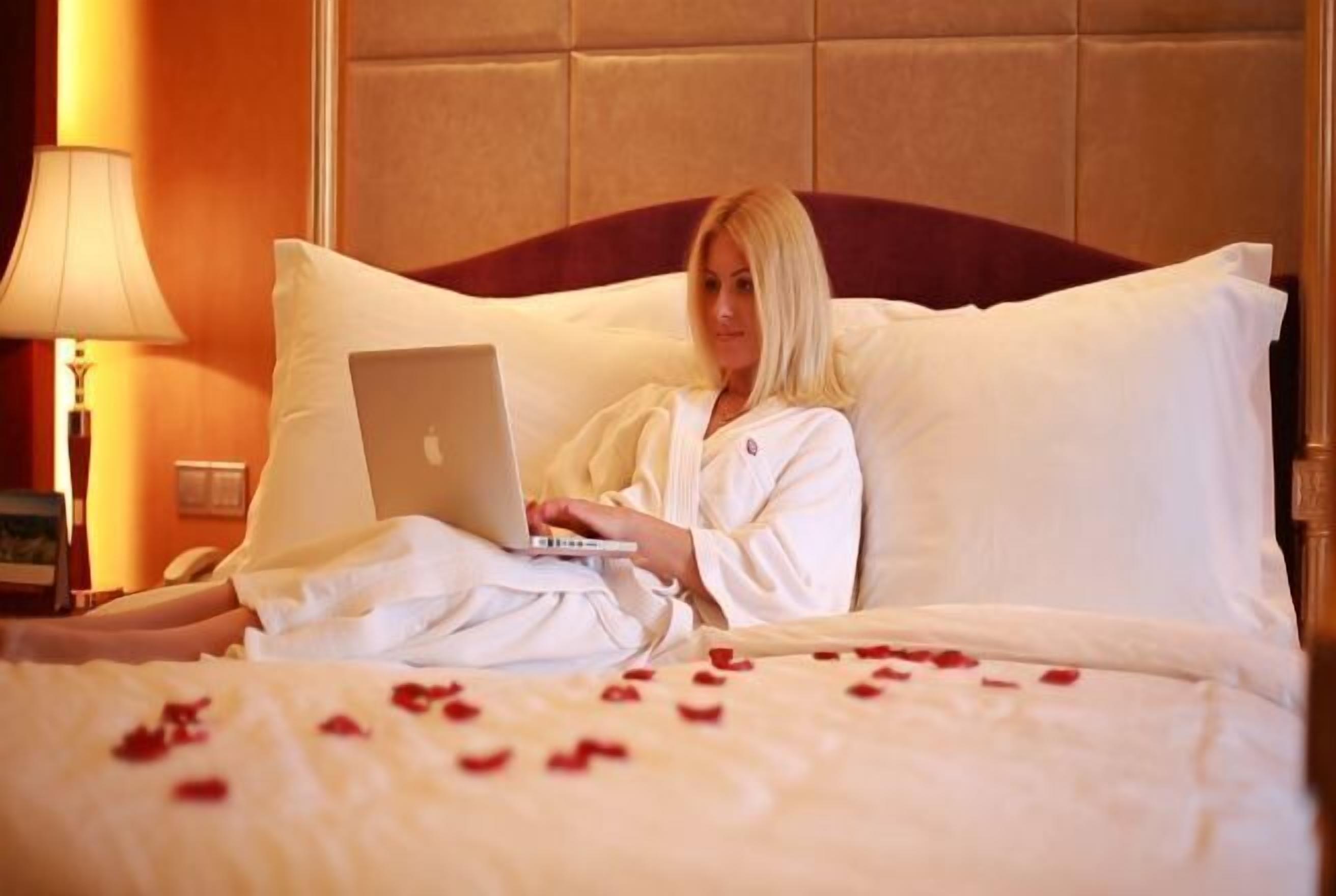 Minibar, két bảo mật tại phòng, nôi/giường cho trẻ sơ sinh 