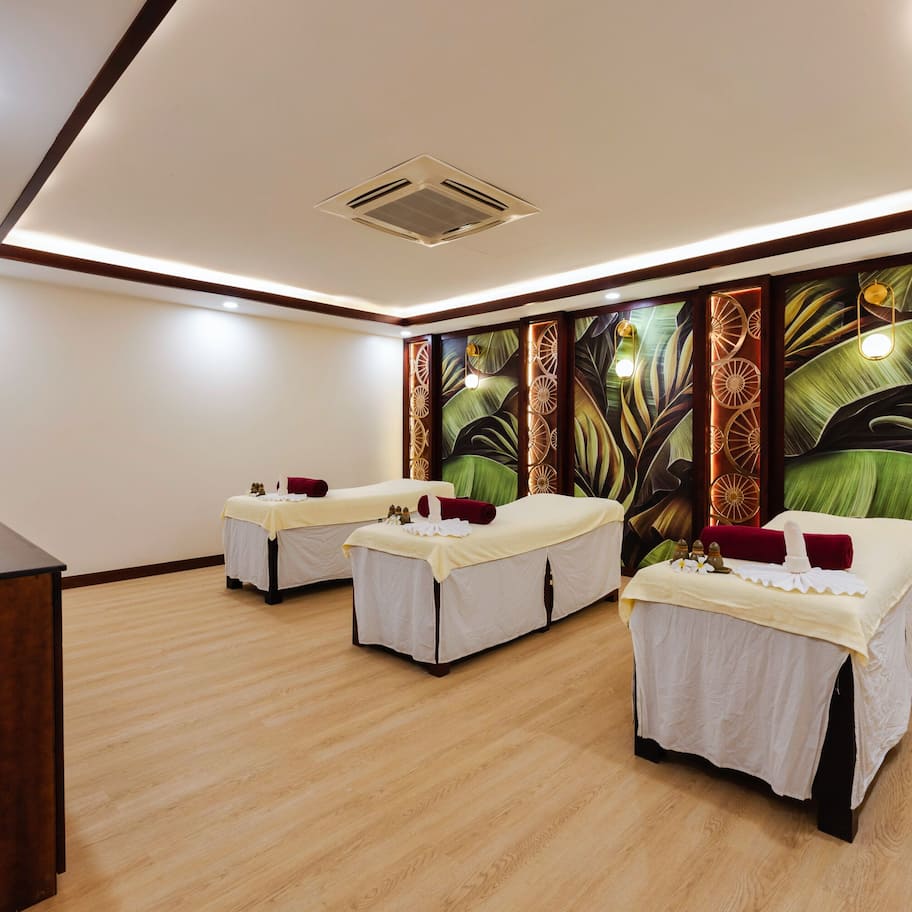 Couples treatment rooms, sauna, body treatments, aromatherapy