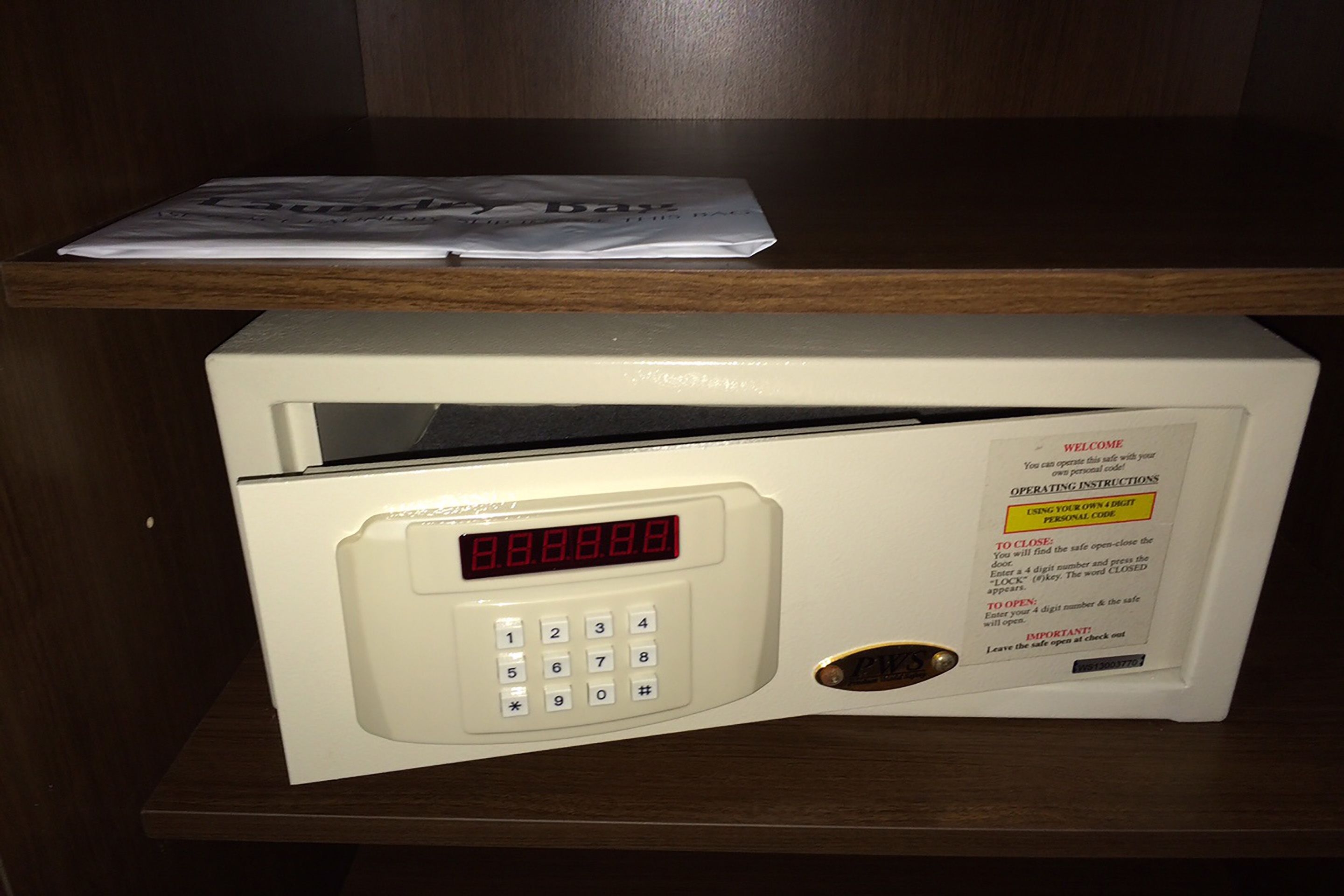 superior double room, 1 king bed | safe