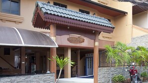 A building with a sign reading "Pattaya Garden Resort."