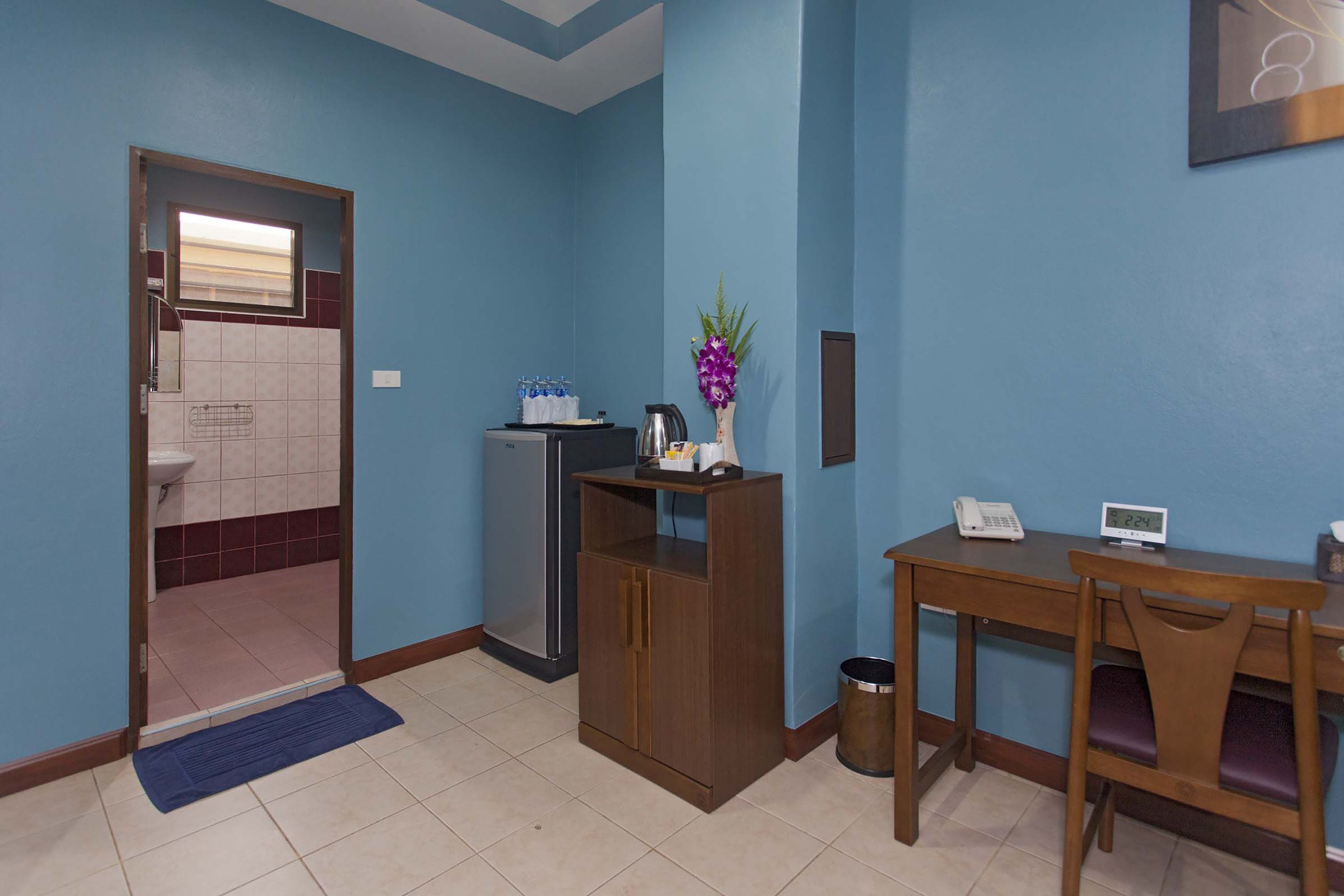 family suite, 2 bedrooms | coffee and/or coffee maker