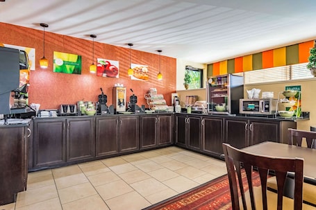 Free daily buffet breakfast . Quality Inn Columbus near Fort Benning