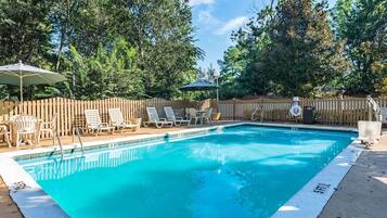 Outdoor pool, pool loungers