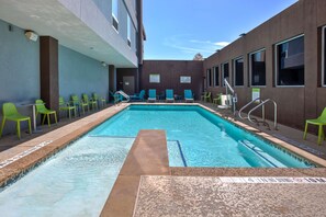 Udendørs pool