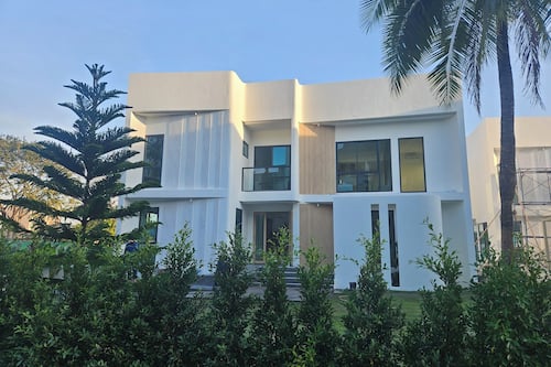 Family House, 4 Bedrooms, Bathtub, Courtyard Area | Desk, laptop workspace, blackout drapes, WiFi (free)