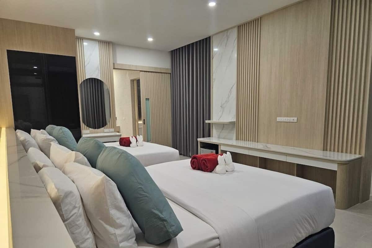 Family House, 4 Bedrooms, Bathtub, Courtyard Area | 1 bedroom, desk, laptop workspace, blackout drapes