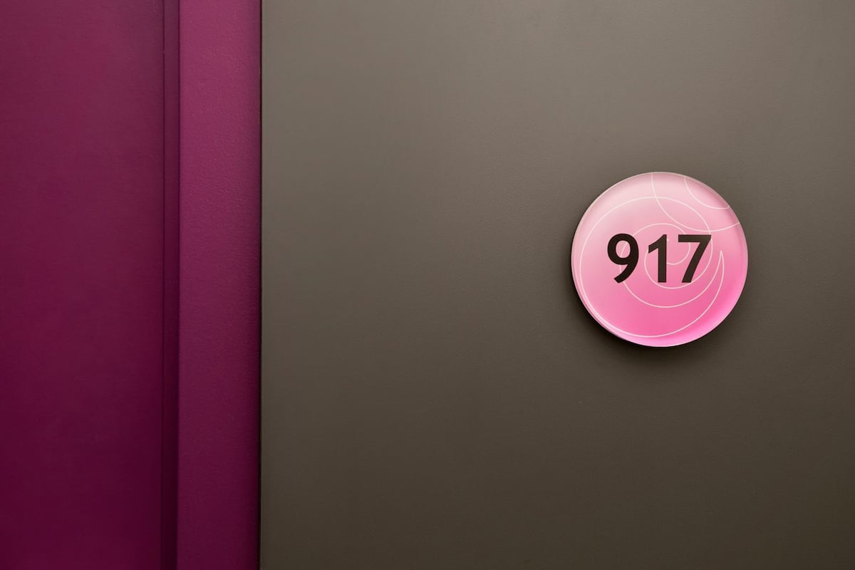 A button with the number 917 on a wall.