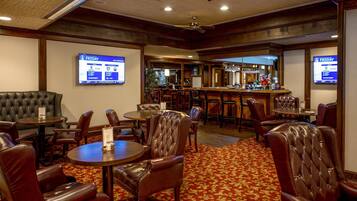 2 restaurants; breakfast and dinner served