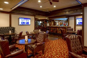 2 restaurants; breakfast and dinner served