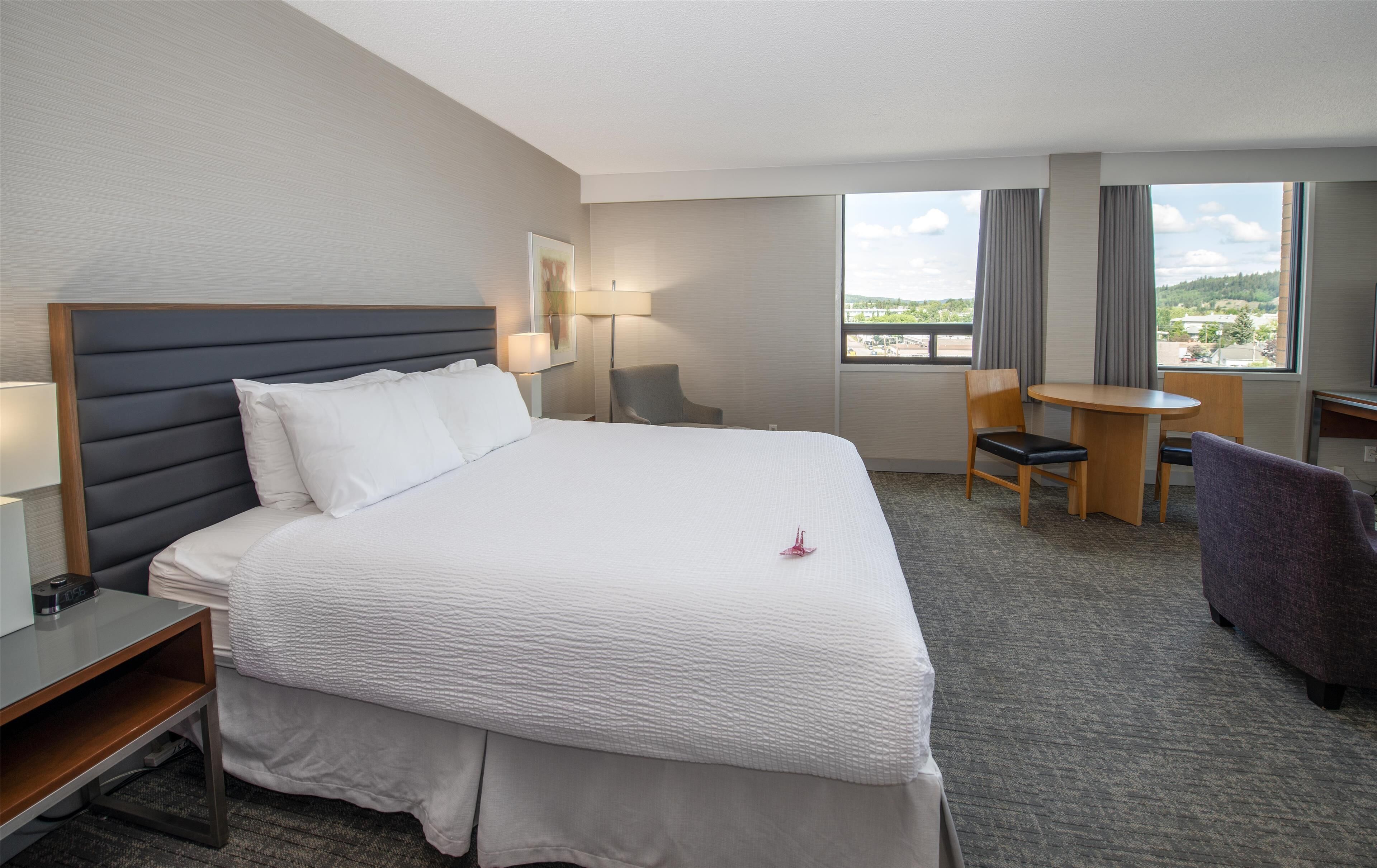 junior suite, 1 king bed (coast premium king junior suite) | premium bedding, down duvets, in-room safe, desk