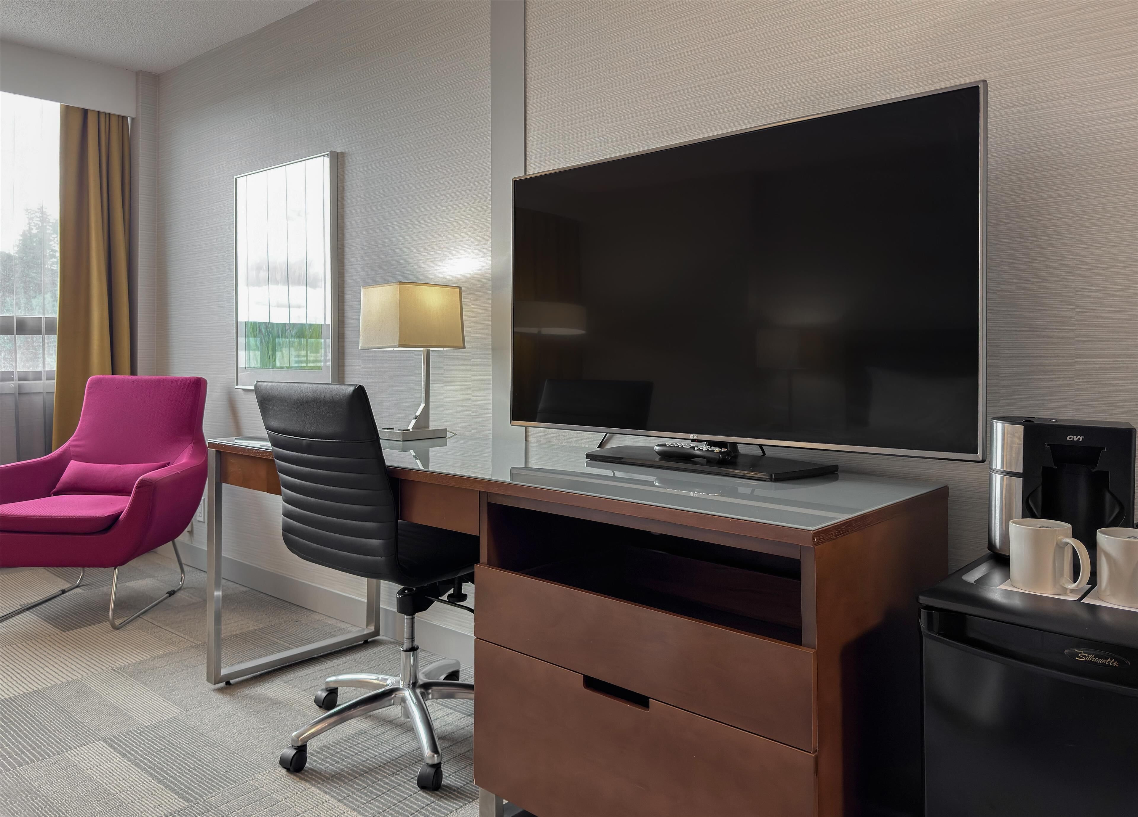 room, 1 queen bed (coast queen - not pet friendly) | premium bedding, down duvets, in-room safe, desk