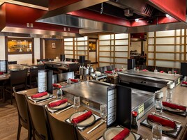 2 restaurants, breakfast served