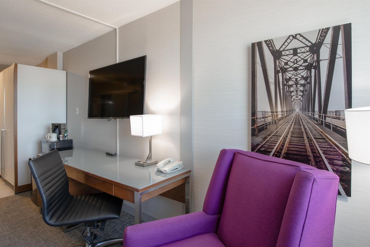 Room, 1 King Bed (Coast King - Not Pet Friendly) | Premium bedding, down comforters, in-room safe, desk