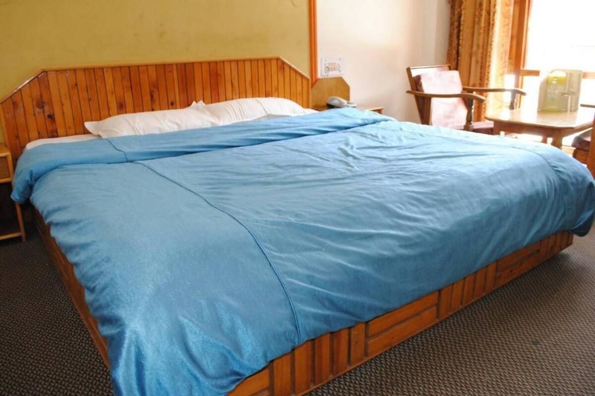 Super Deluxe | Premium bedding, in-room safe, rollaway beds (surcharge), WiFi (free)