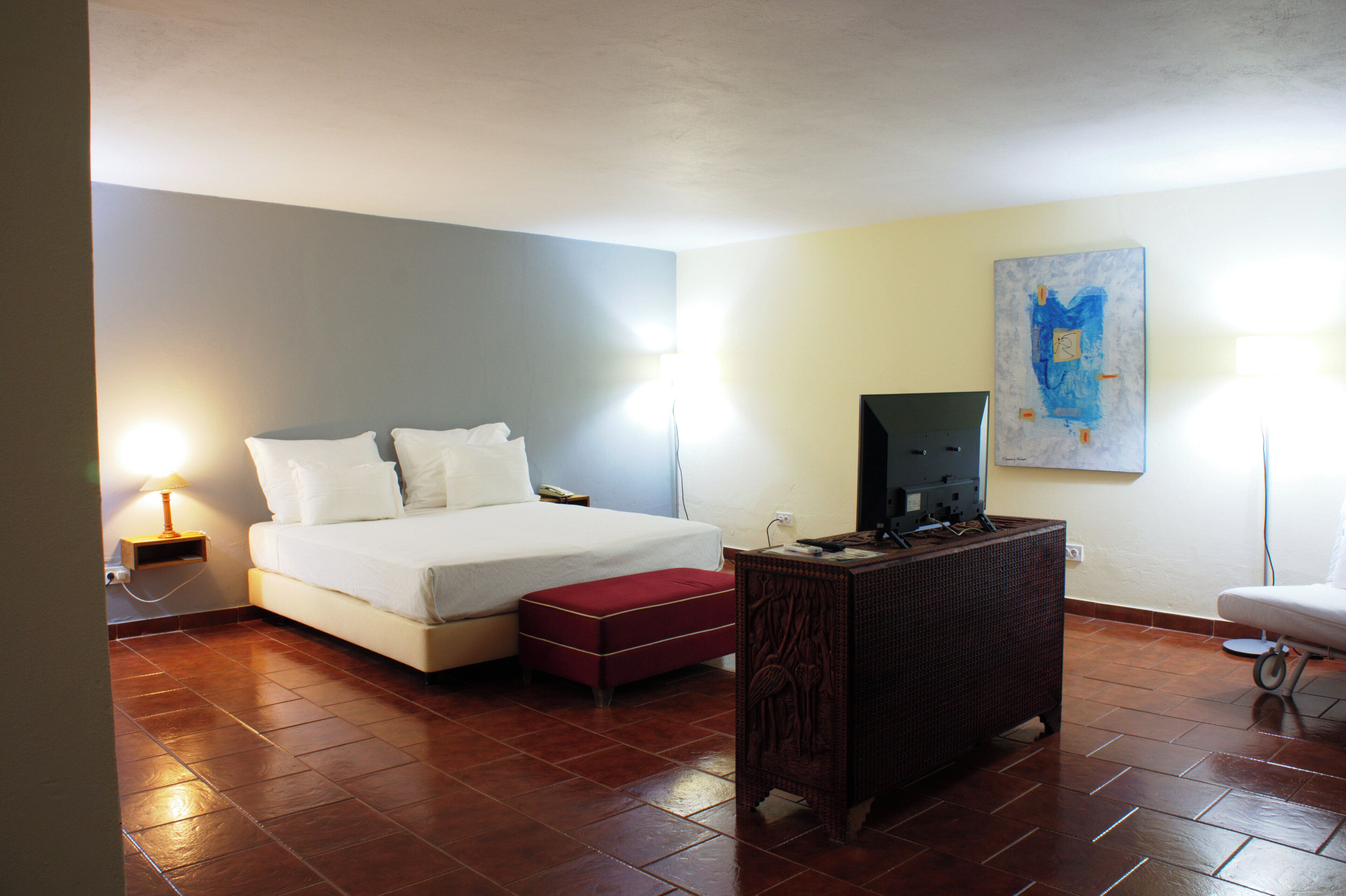 Minibar, in-room safe, free WiFi