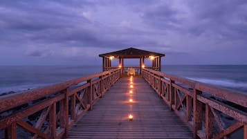 Internationale Küche, Blick auf den Pool