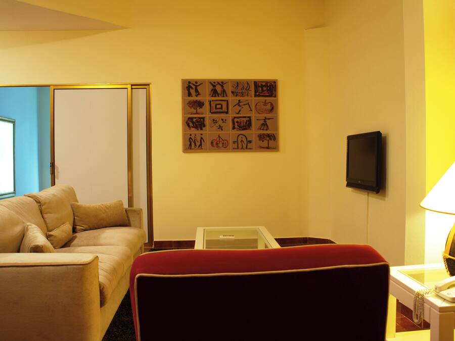 Frigobar, cofres nos quartos, Wi-Fi de cortesia