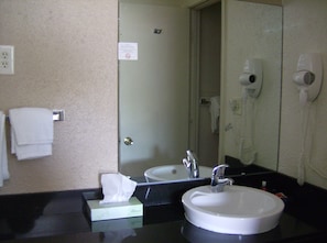Standard Room, 1 Queen Bed, Non Smoking | Bathroom | Combined shower/tub, hydromassage showerhead, free toiletries