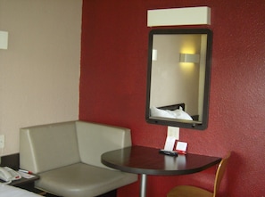 Standard Room, 1 Queen Bed, Non Smoking | Blackout drapes, iron/ironing board, free WiFi, bed sheets