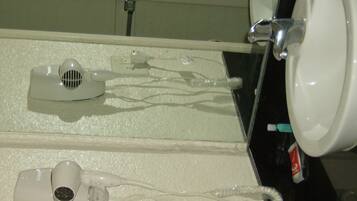 Standard Room, 1 King Bed, Non Smoking | Bathroom | Combined shower/tub, hydromassage showerhead, free toiletries