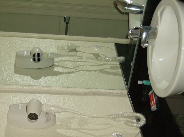 Standard Room, 1 King Bed, Non Smoking | Bathroom | Combined shower/tub, hydromassage showerhead, free toiletries