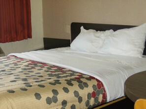 Standard Room, 1 Queen Bed, Non Smoking - Econo Lodge Inn & Suites (Terre Haute)