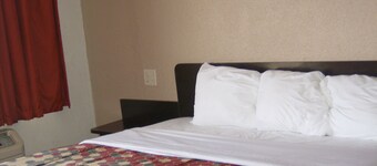 Econo Lodge Inn & Suites