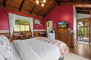 Chalet rustique (Rosella) | Literie de qualité, décor unique, ameublement unique