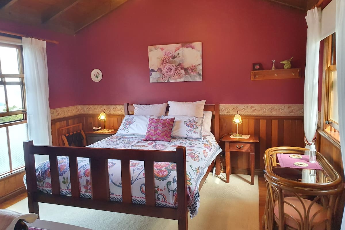 Cabin (Rosella) | Peralatan tempat tidur premium, dihias secara berasingan
