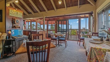 Couples’ dining