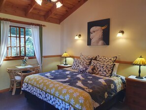 Chalet rustique (Cockatoo) | Literie de qualité, décor unique, ameublement unique