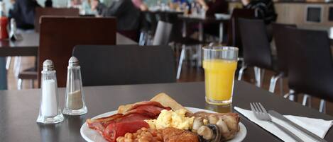 Petit déjeuner complet compris tous les jours