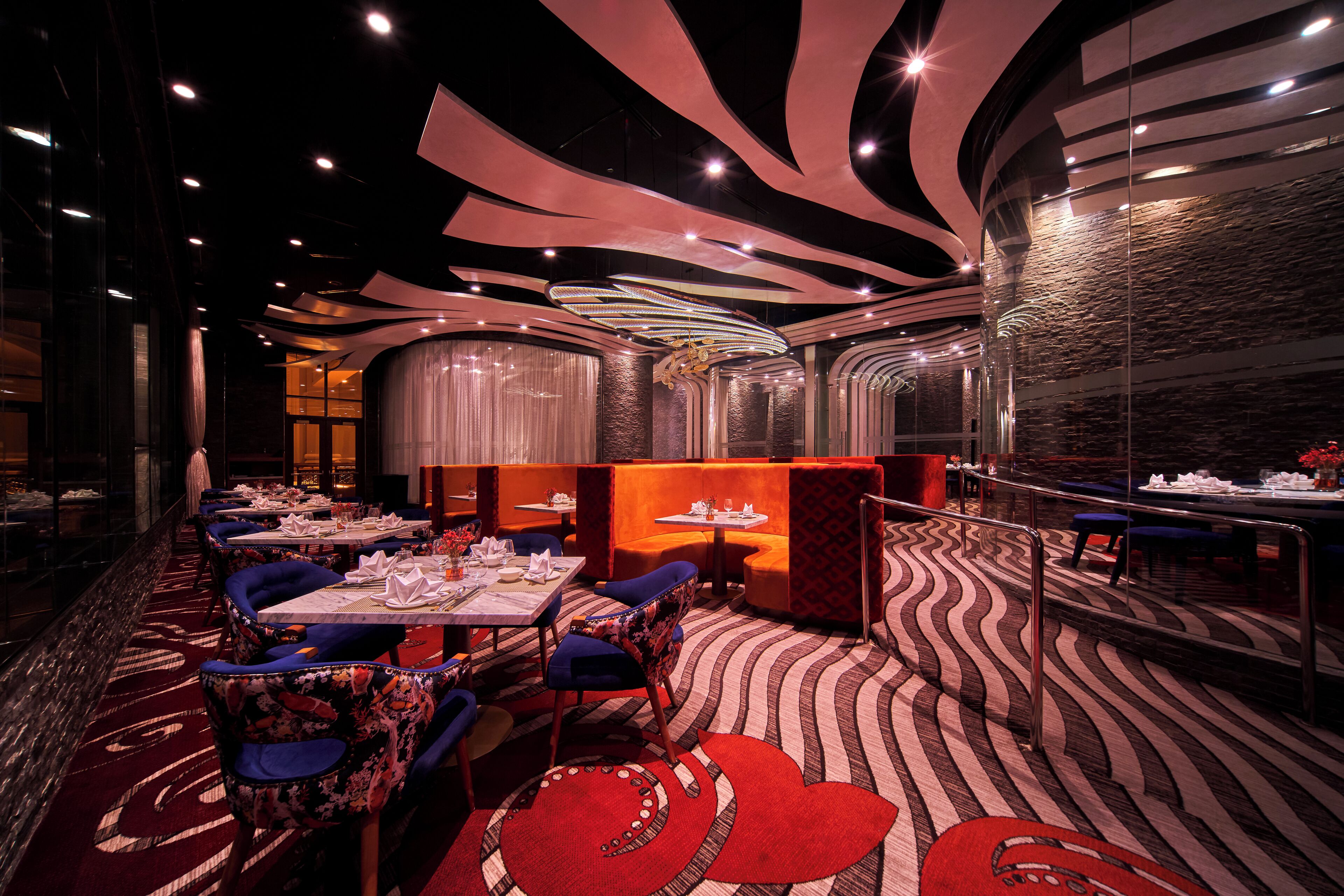 4 restaurants, breakfast, lunch, dinner served; Chinese cuisine 