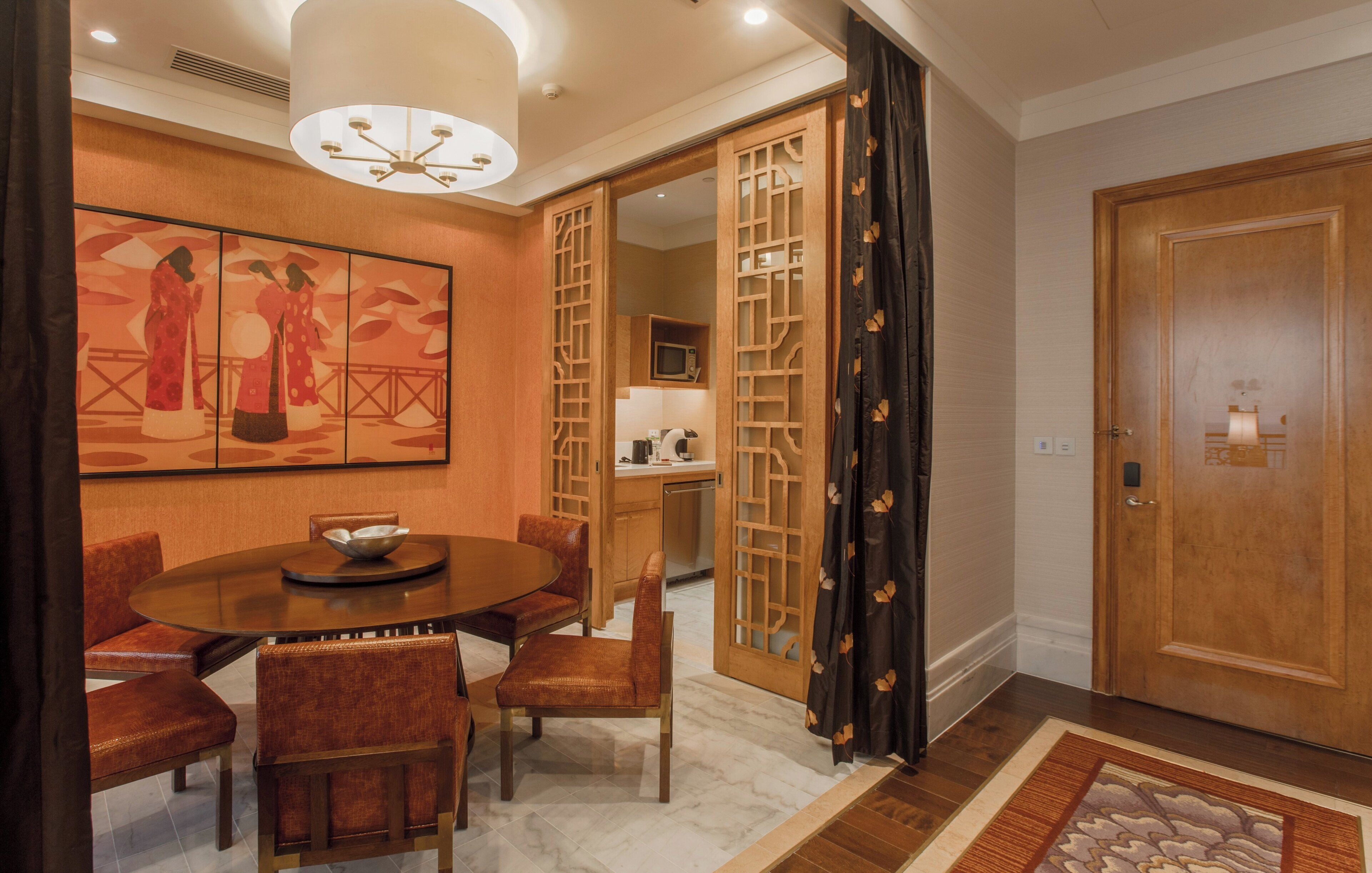 Edredón y artículos del minibar gratis 