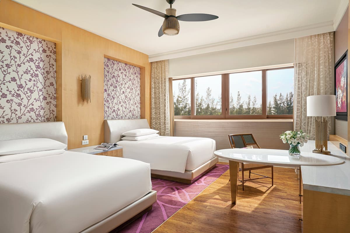 1 bedroom, down duvets, free minibar, in-room safe
