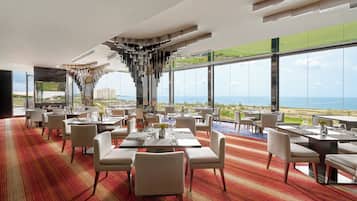 4 Restaurants; Frühstück, Mittagessen und Abendessen werden serviert