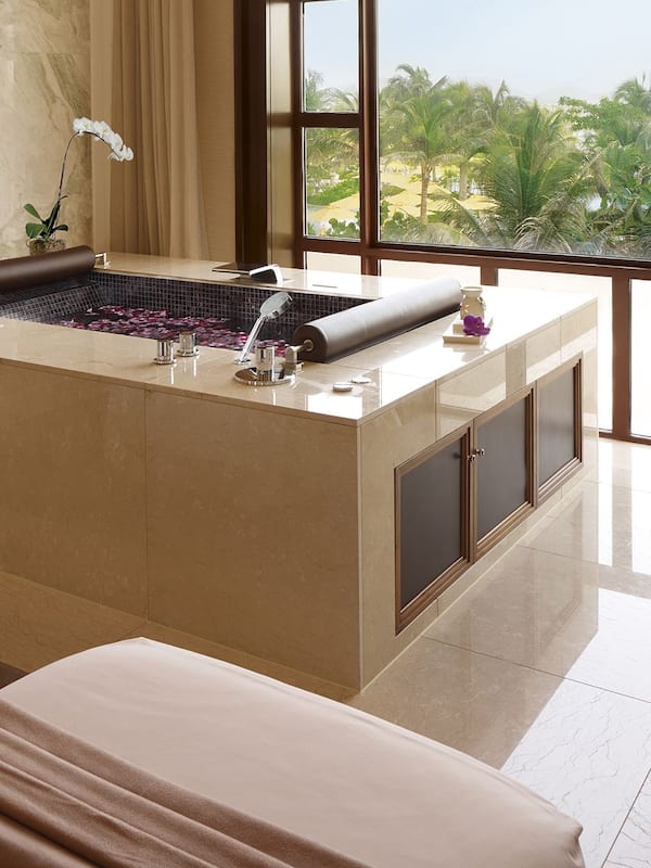 Couples treatment rooms, sauna, hot tub, body treatments, hydrotherapy