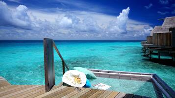 Minibar, brankas, tirai kedap cahaya, dan Wi-Fi gratis