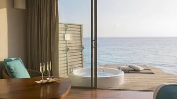 Minibar, in-room safe, blackout curtains, free WiFi
