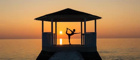 Hot tub, body treatments, hydrotherapy, aromatherapy, hot stone massages