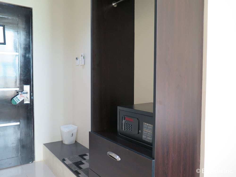 Green Windows Dormitel by null