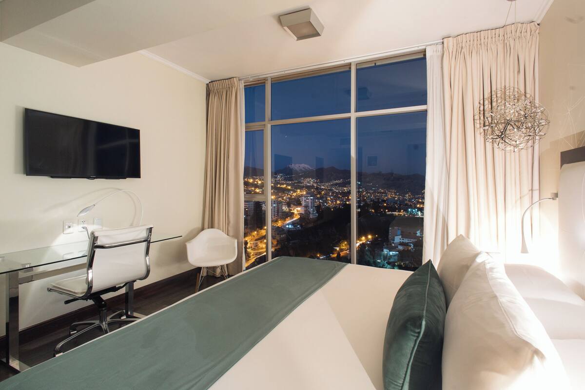 premium room, 1 king bed, mountain view | premium bedding, pillow-top beds, minibar, in-room safe