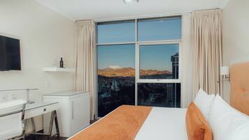 Chambre Premium, 1 très grand lit, vue montagne | Literie de qualité supérieure, surmatelas, minibar