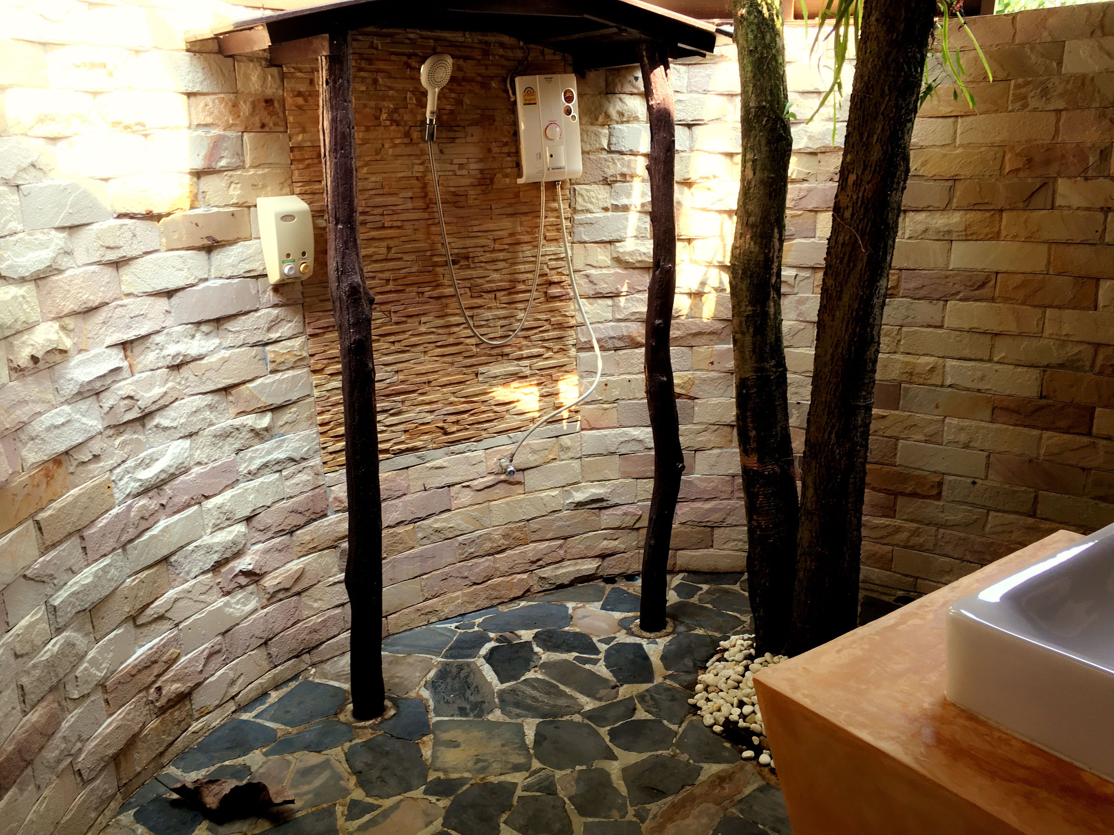 free toiletries, towels