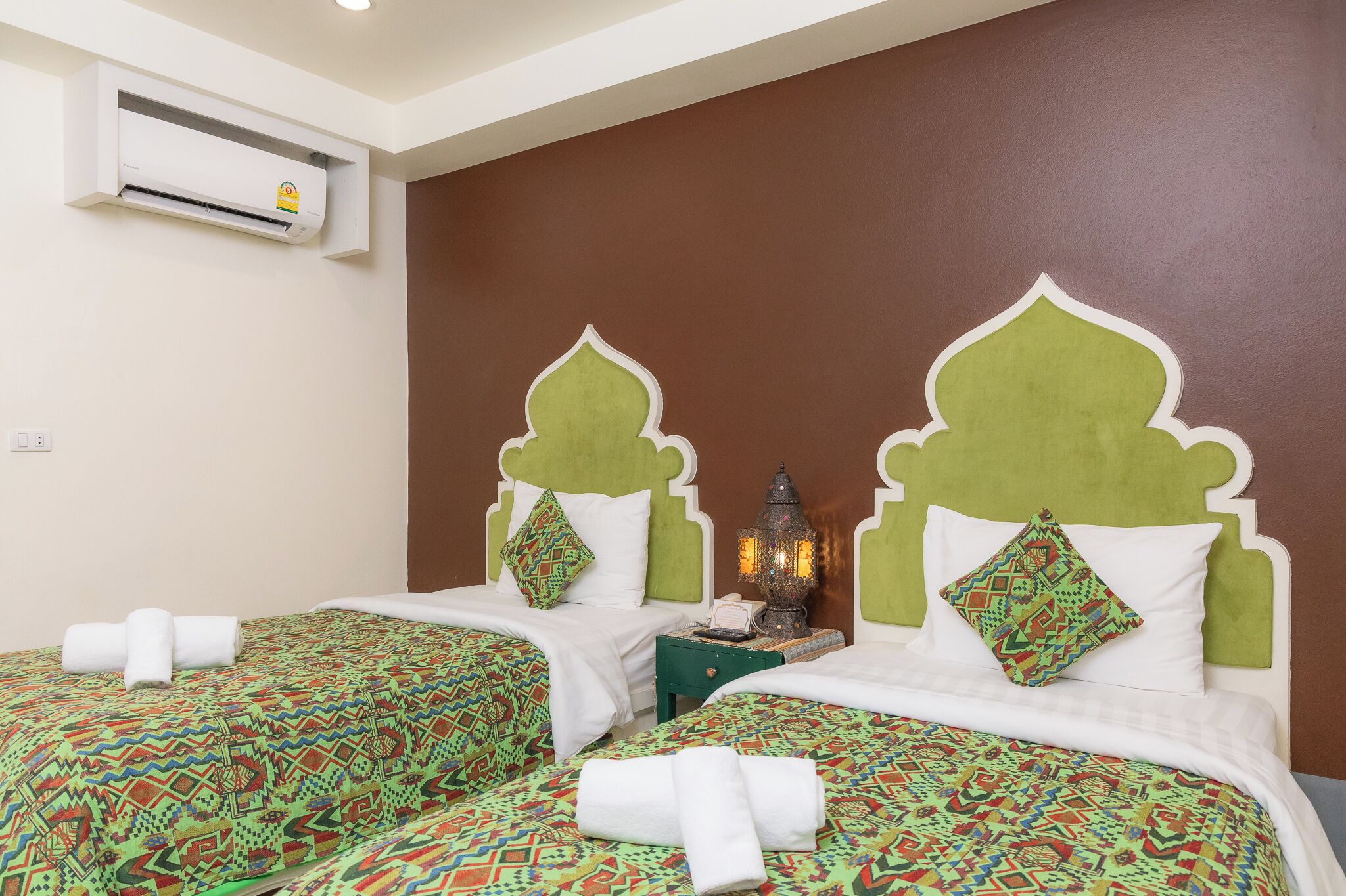 Deluxe Twin Room | Desk, iron/ironing board (on request), WiFi (free), bed sheets