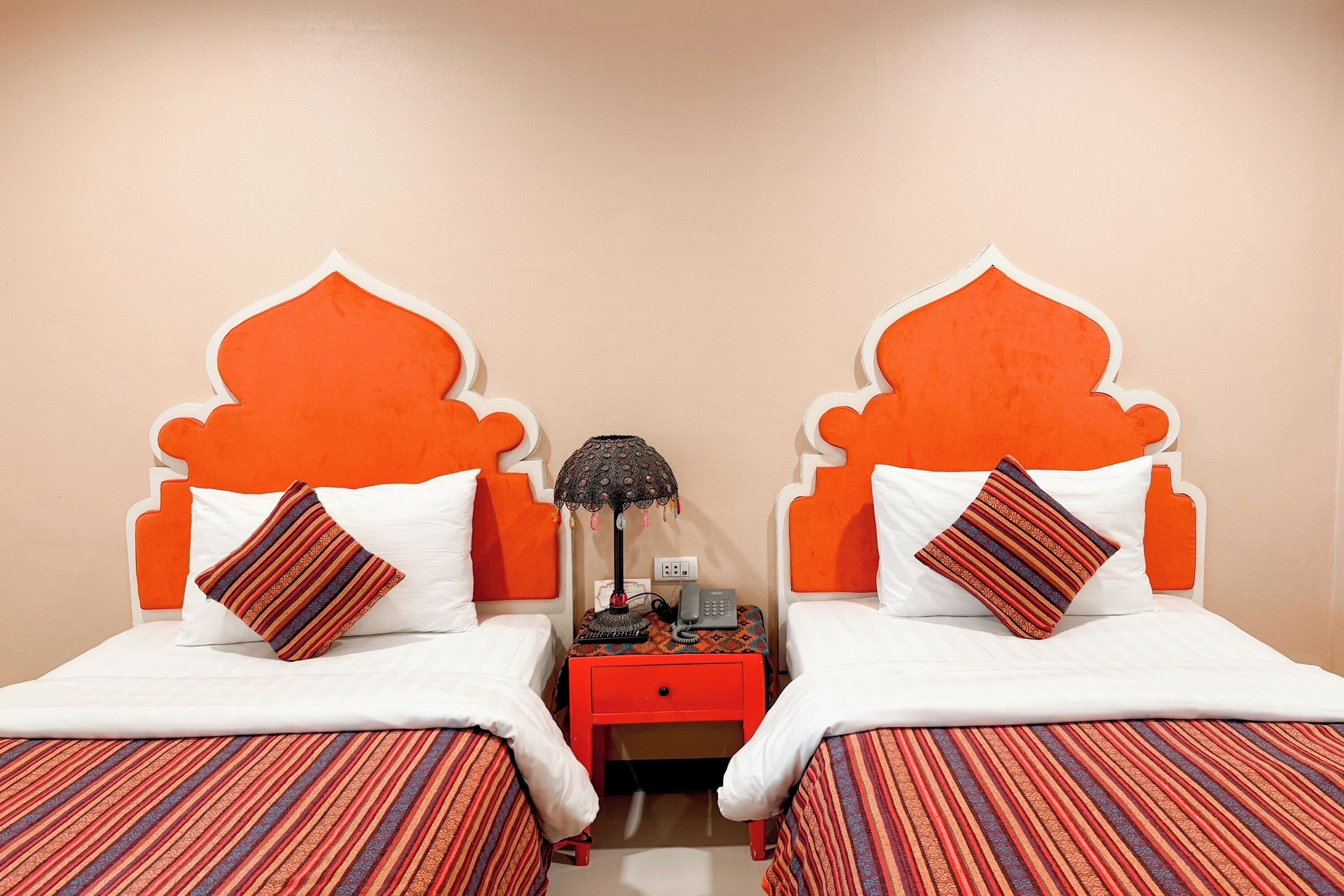 deluxe twin room | desk, iron/ironing board, free wifi, bed sheets